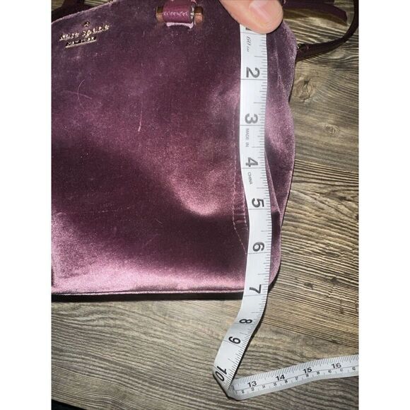 Kate Spade Red Suede Purse. Preloved Condition. Gold Hardware. 6 - Picture 11 of 13